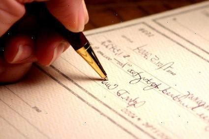 Hvordan at låne penge fra familie eller venner til at købe en bolig. Opret formelle dokumenter.
