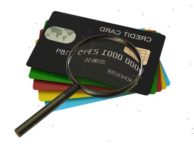 Hvordan du vælger din første kreditkort. Kig efter et kort, der har gode fordele.