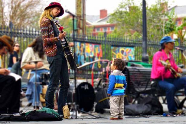 Hvordan at være en gademusikant. Find et sted at spille.